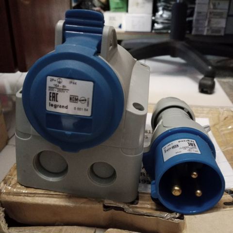 Plug dan Socket Industri